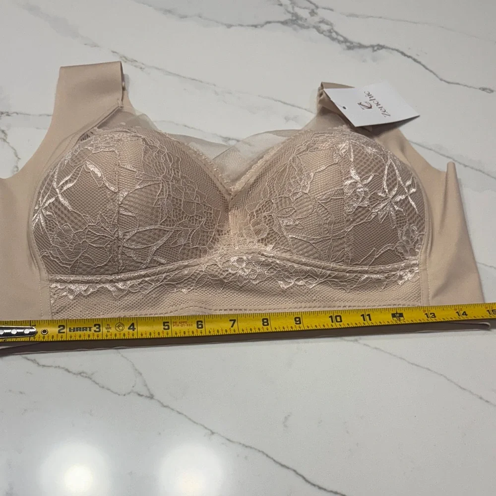 chic Women's Tan Lace Bra